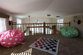 Sherwood Forest Premium Loft Cottage 13